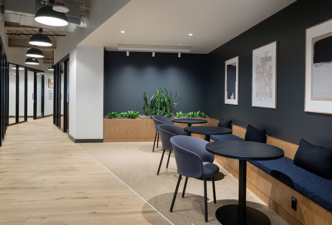 Corridor with a section to sit down and work